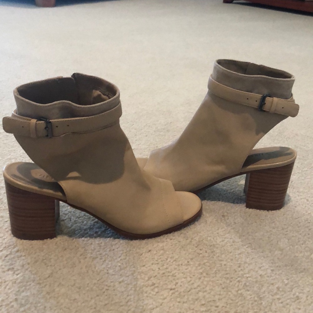 Vince. Leather Bootie